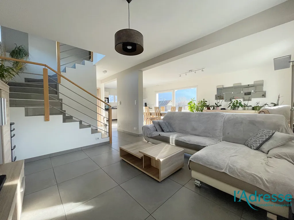 Elutuba - Modern House with Castle Views in Zimmerbach