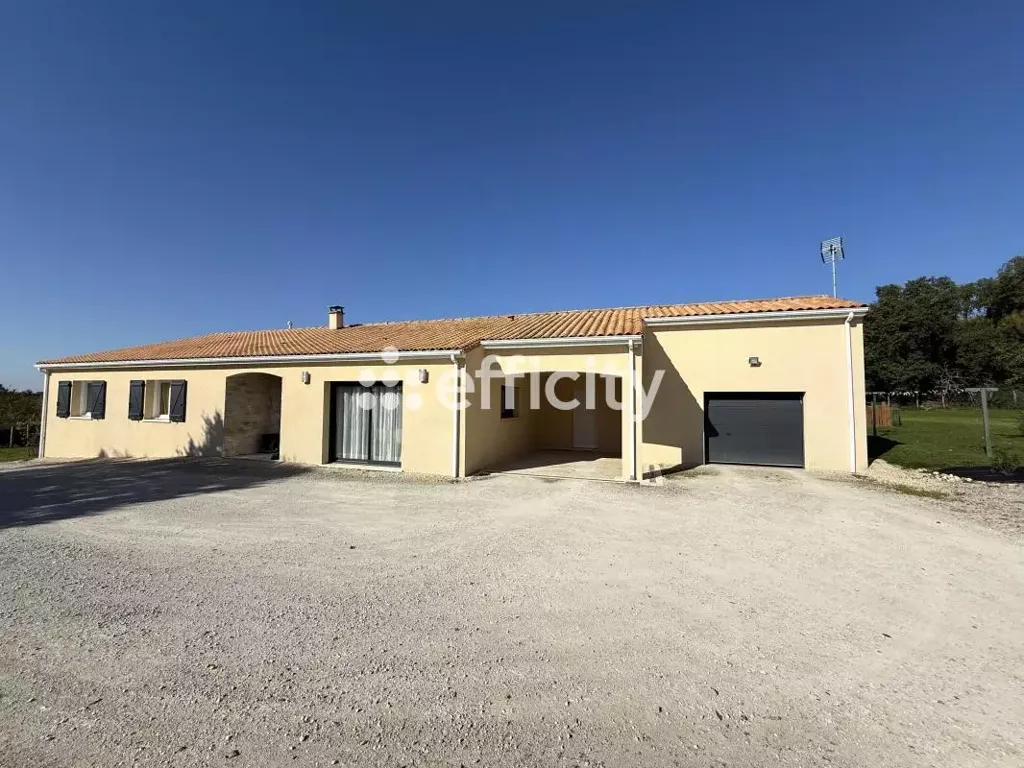 Extérieur - Pavillon Plain-Pied avec Terrasse à Ruffec