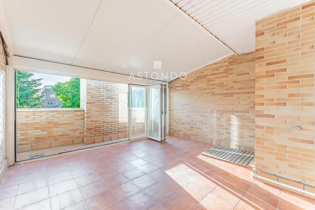 Terrasse - Luxury Townhouse with Pool in Madrid