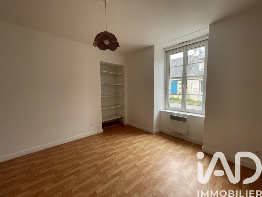 Rooms - Spacious Flat with Parking in La Roche-Derrien