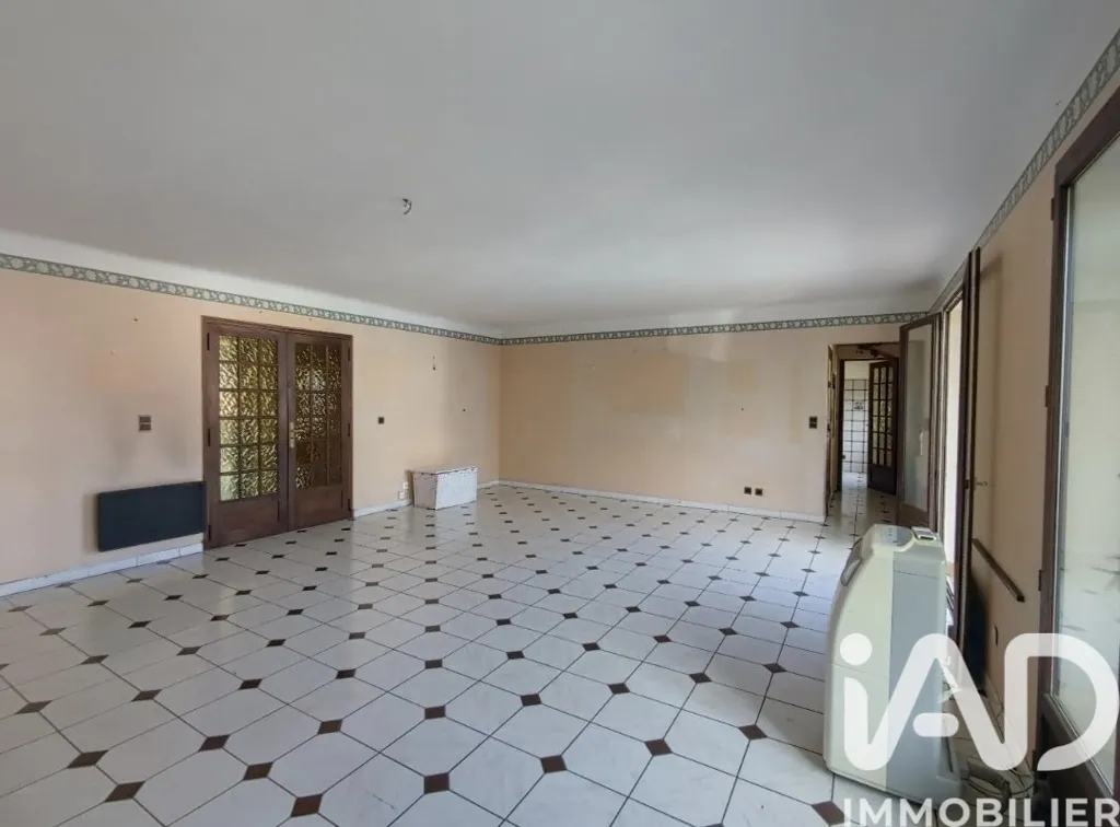 Séjour - Appartement 4 Pièces avec Balcon et Garage à Perpignan