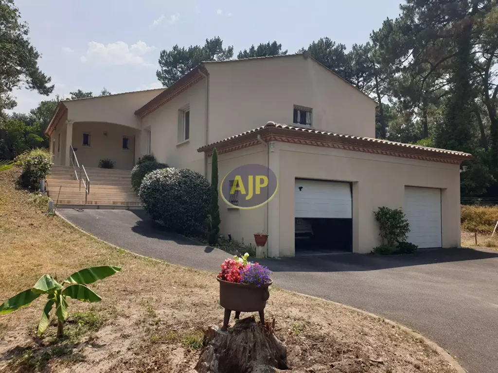 Exterior - Villa with Pool in Soulac-sur-Mer