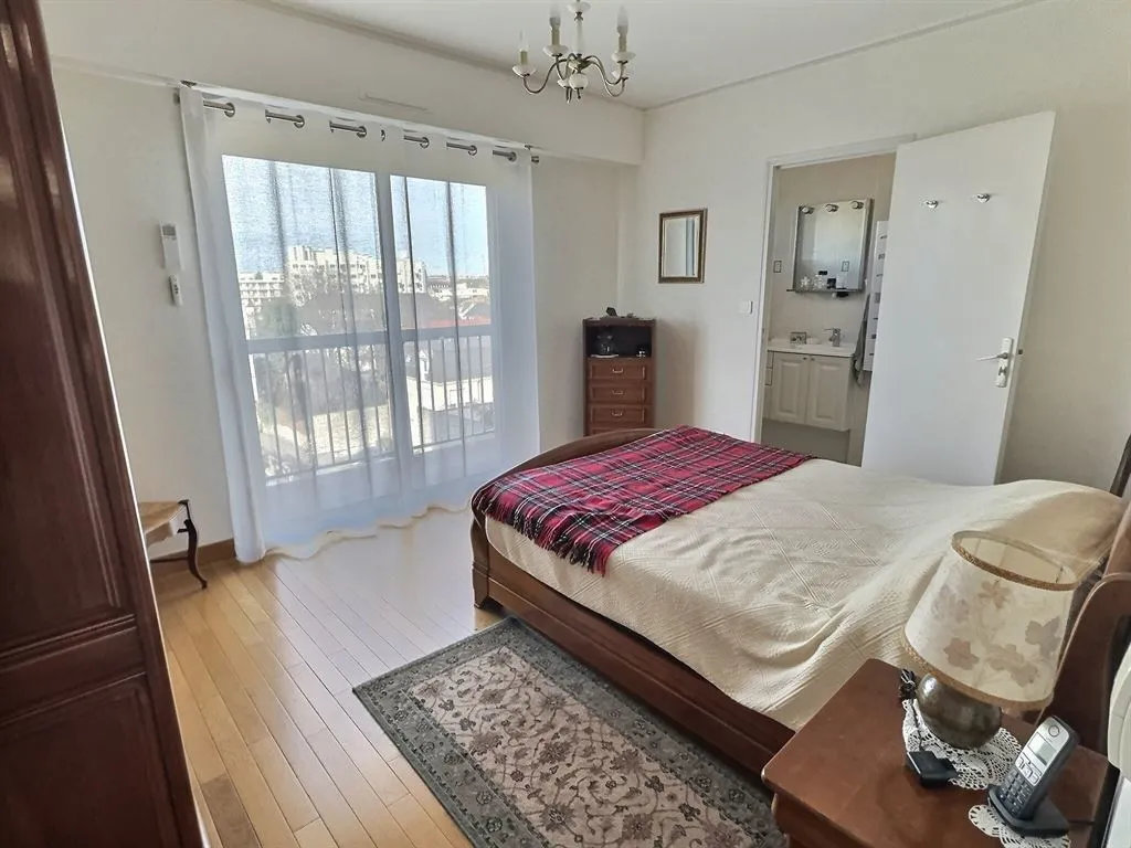 Chambres - Appartement 5 Pièces avec Terrasse à Orléans