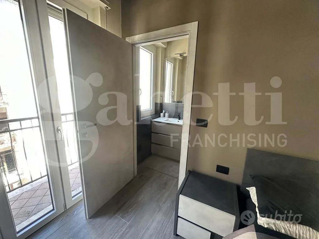 Magamistoad - Rear-Facing Triplex in Turin