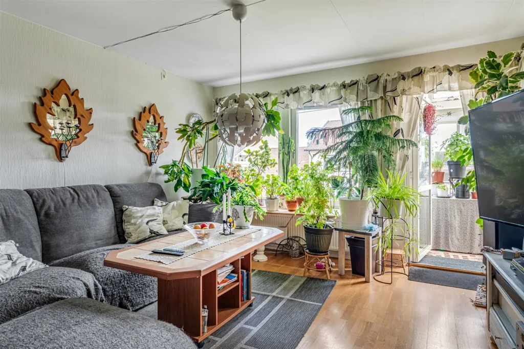 Séjour - Bright Three-Bedroom Flat with Balconies in Ekeby