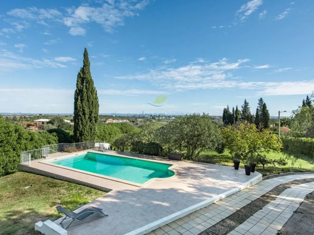 Bassein - Luxury Villa with Pool in Porches, Lagoa