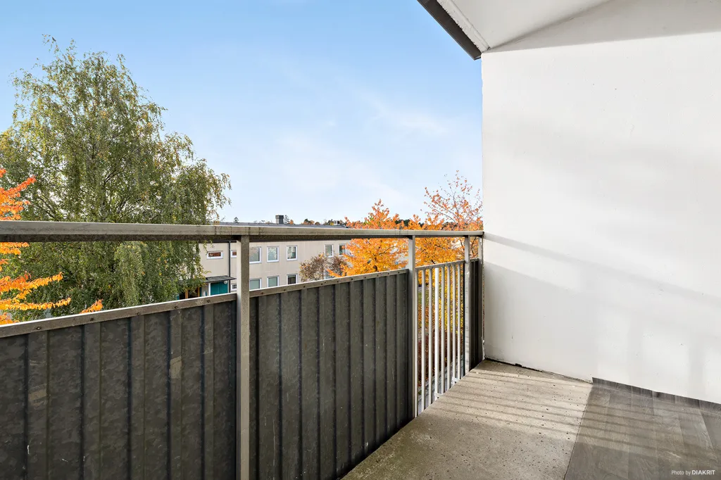 Balcon - Flexible 2-Bedroom Flat with Balcony in Spånga