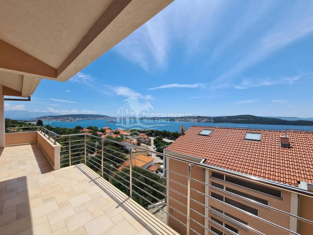 Rõdu - Penthouse with Sea View near Trogir