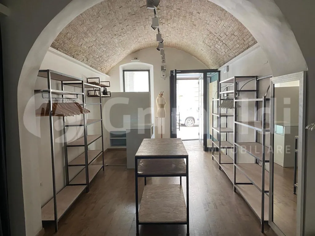 Pièces - Shop with High Visibility in Corso Cavour, Perugia