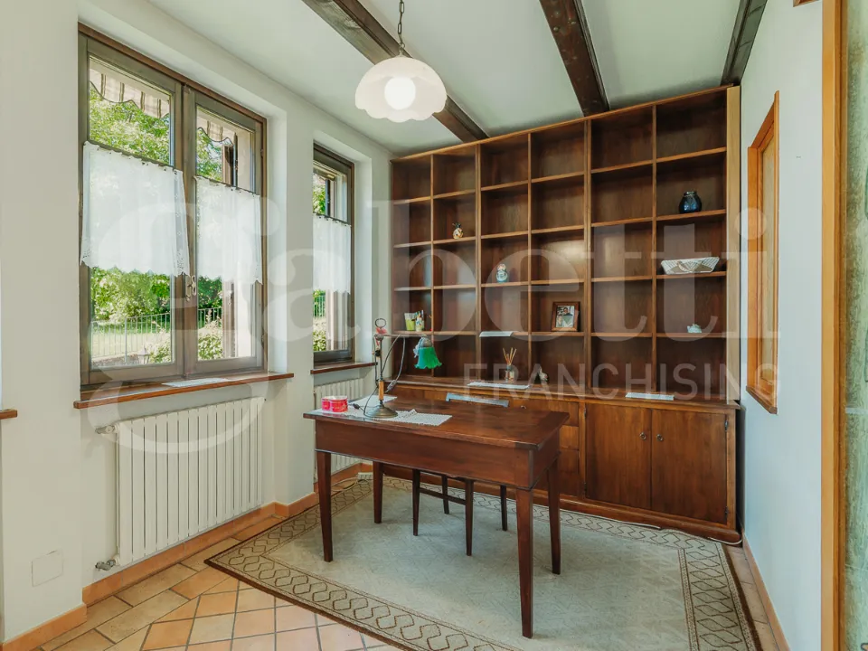 Kabinet - Rustic Villa with Private Park in Bibiana