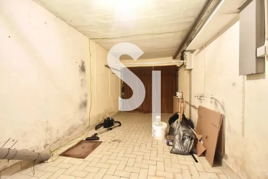 Garage - Maison Semi-Détachée avec Jardin à Arlon