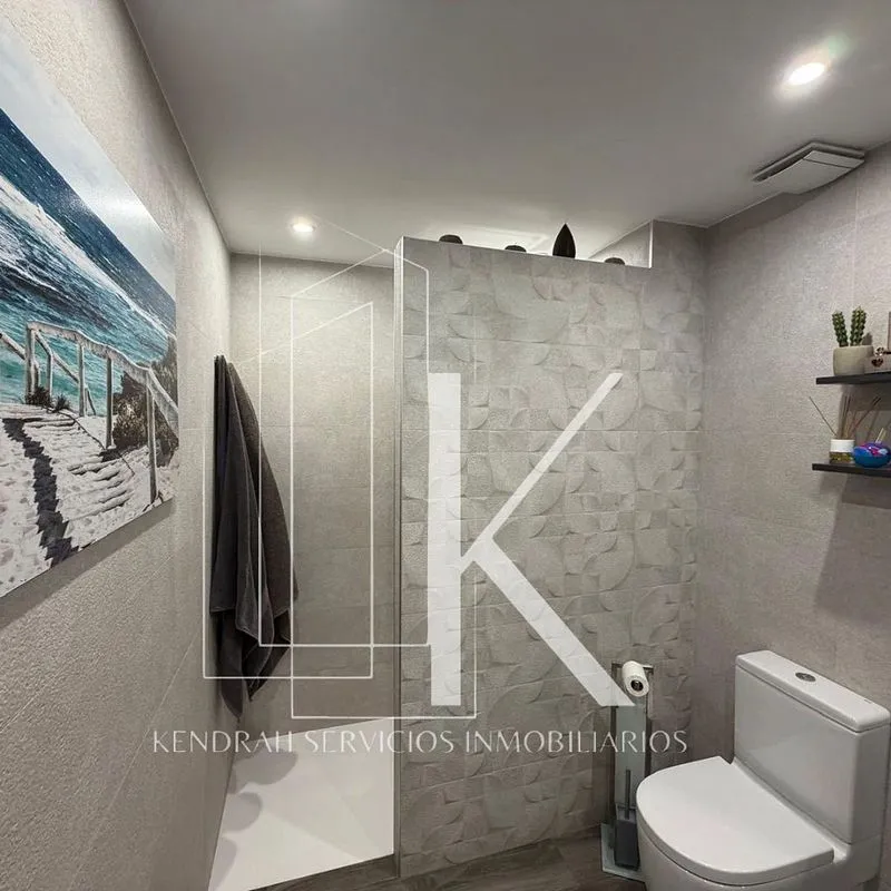 Salles de bain - Apartment with Balcony in L'Hort de Senabre