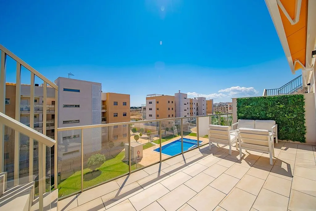 Rõdu - Penthouse with Pool in Campos de Golf