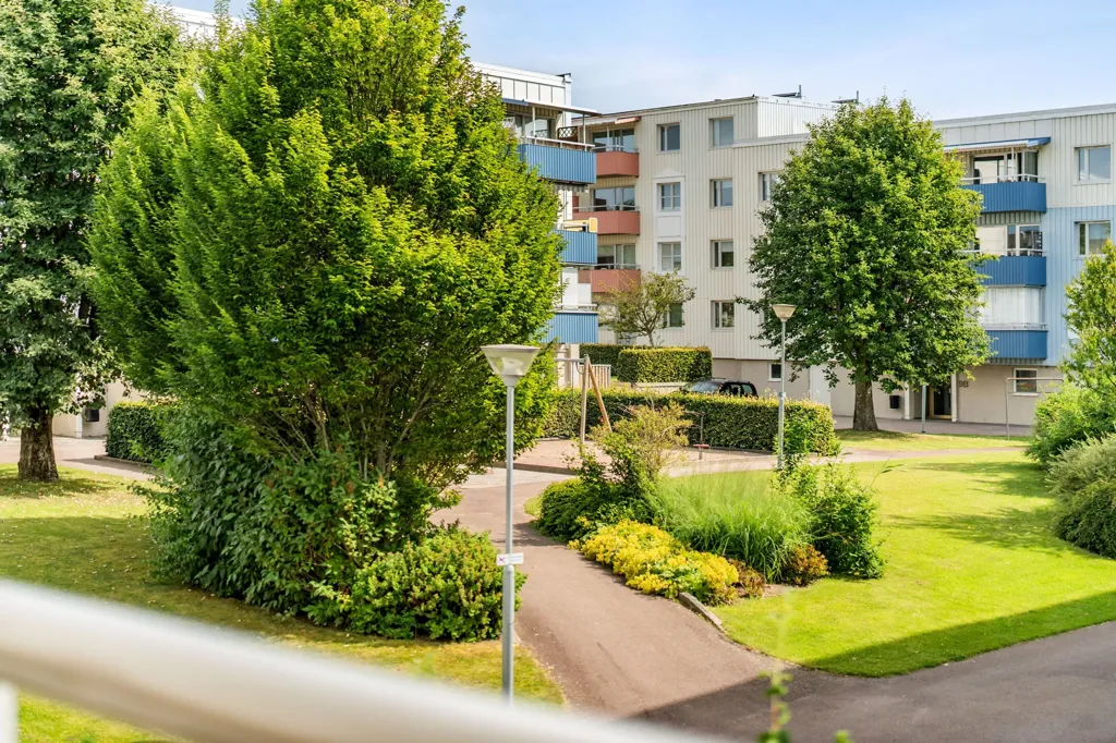 Garden - 2.5A Apartment with Balcony in Solbacken