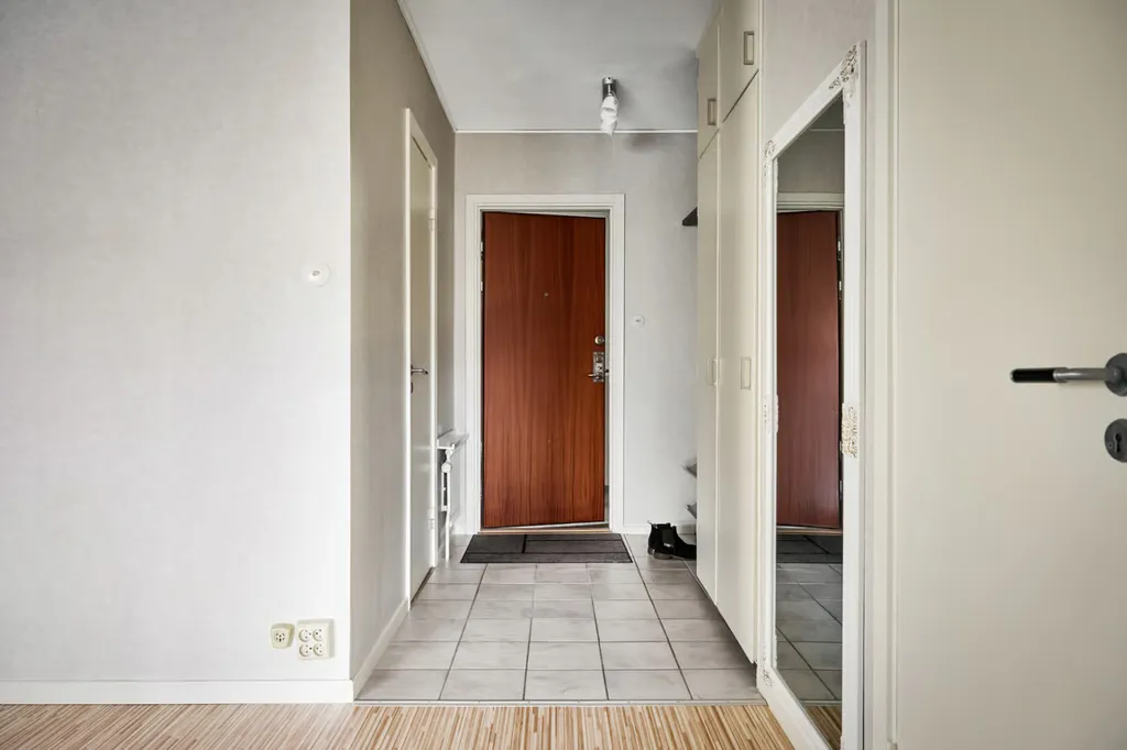 Esik - City Centre Flat with Glazed Balcony in Öster