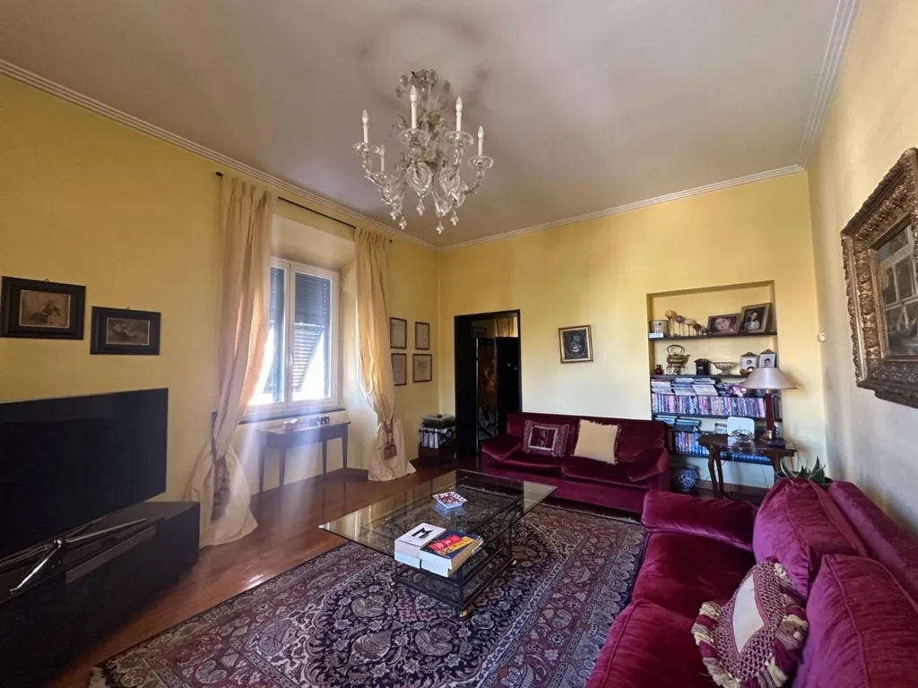 Elutuba - Luxury Apartment with Piazza Corvetto View in Genoa