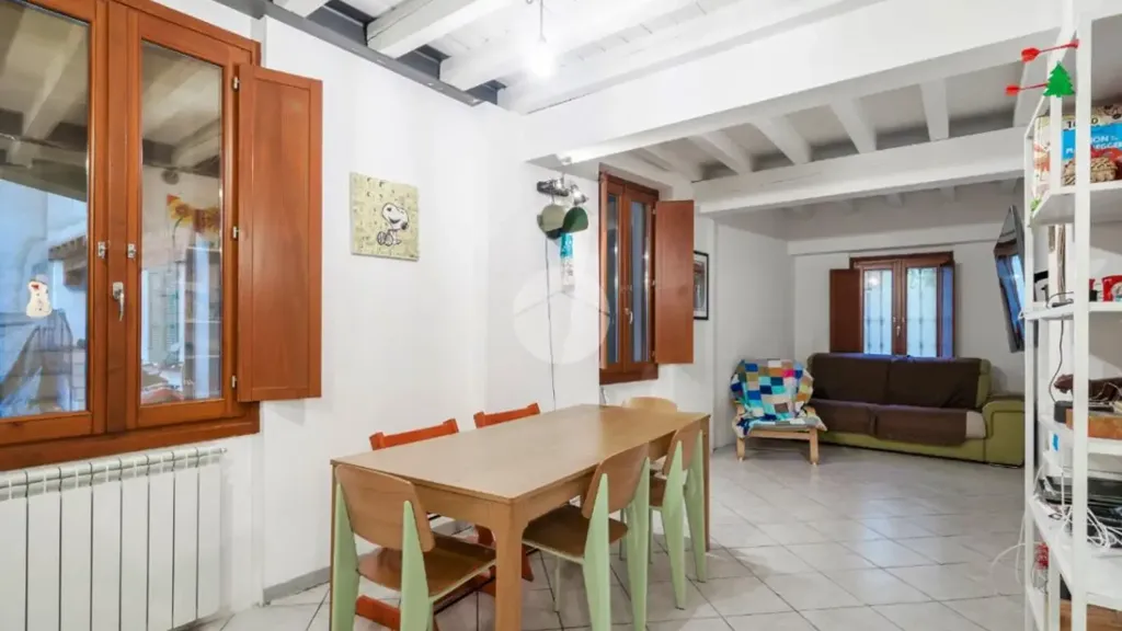 Salle à manger - Rustic-Style Flat with Courtyard in Brescia