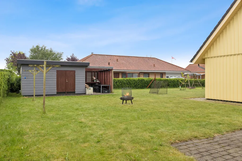 Garden - Villa with Garden in Øster Vedsted