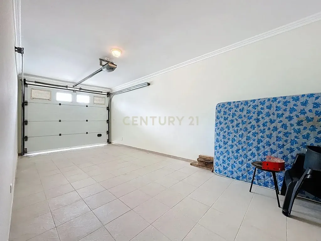 Garage - Villa with Beach Access in Livramento