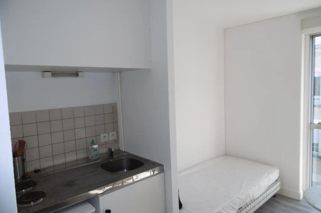 Cuisine - Studio Meublé avec Ascenseur à Poitiers