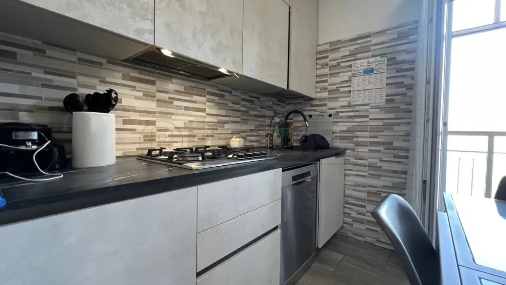 Cuisine - Three-Bedroom Apartment with Panoramic View in Barbarano Mossano