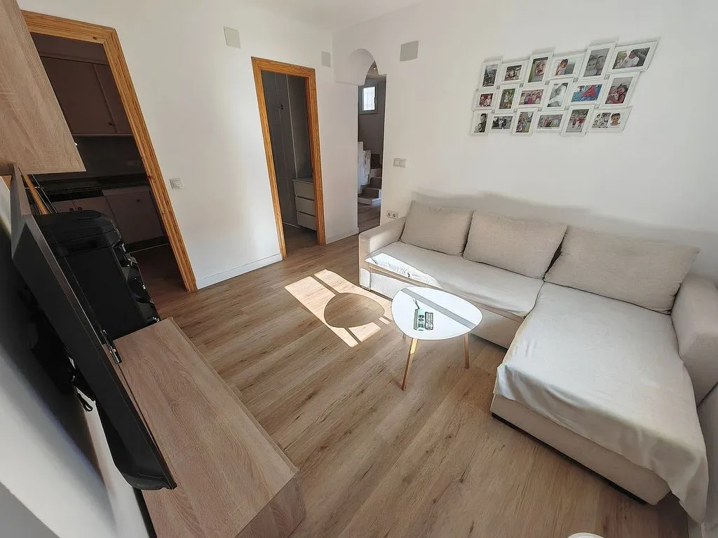 Elutuba - Fully Renovated Townhouse with Terrace in Agost