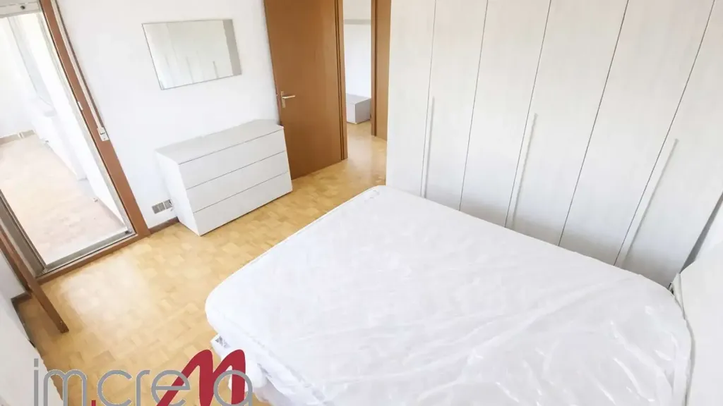 Dormitorios - Bright 2-Bedroom Apartment with Balcony in Crema