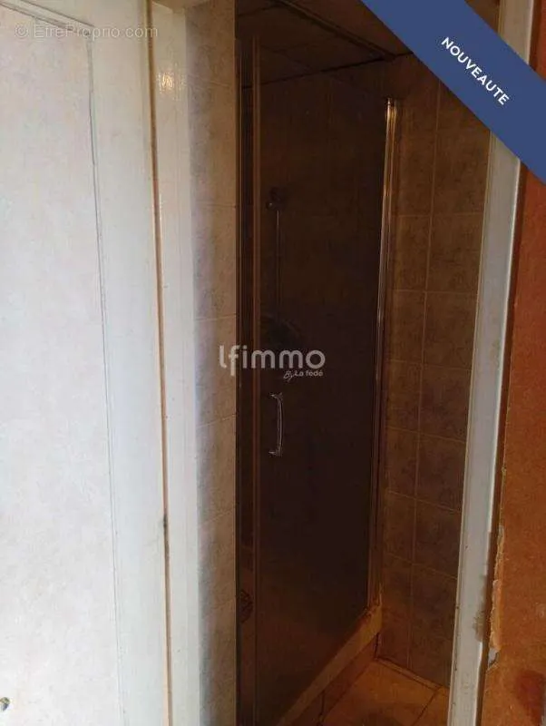 Salles de bain - Appartement à Rénover avec Balcon à Grigny