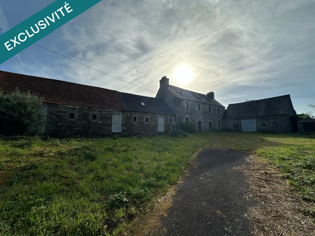 Aed - Stone House with Hangar in Botsorhel