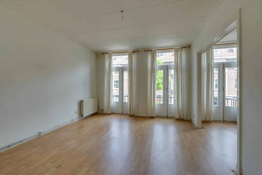Toad - Charming Two-Bedroom Apartment with Balconies in Amsterdam