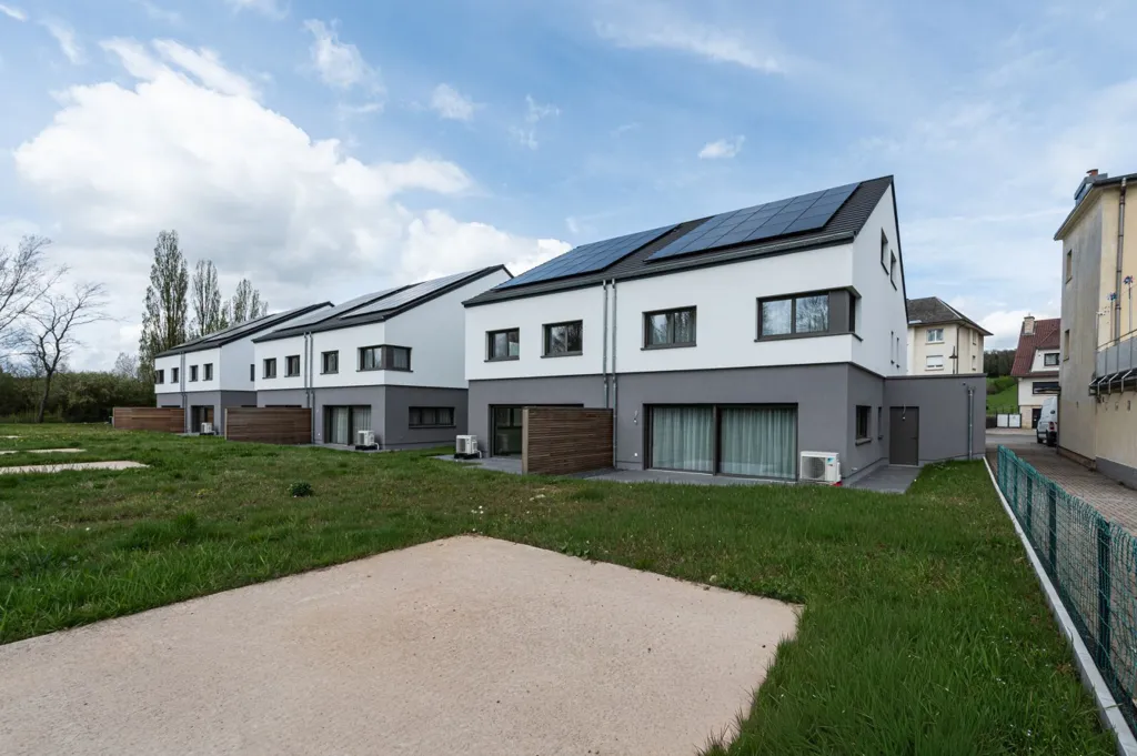 Välivaade - Eco-Friendly House with Solar Panels in Linger