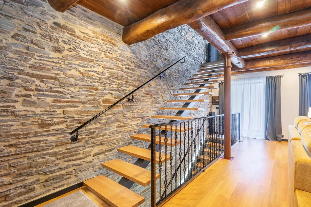 Pièces - Restored Chalet with River Walk Access in Lugo