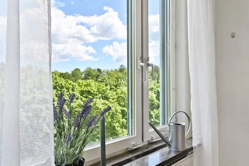 Toad - Two-Bedroom Flat with Garden View in Farsta