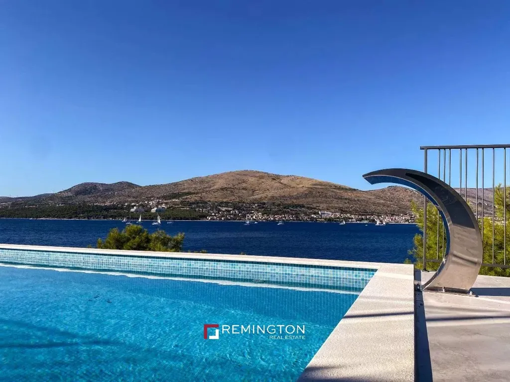 Bassein - Waterfront Villa with Beach Access in Split