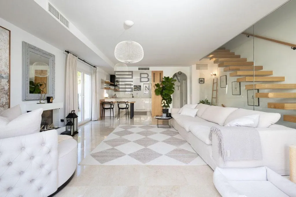 Elutuba - Semi-Detached Chalet with Pool in Mijas