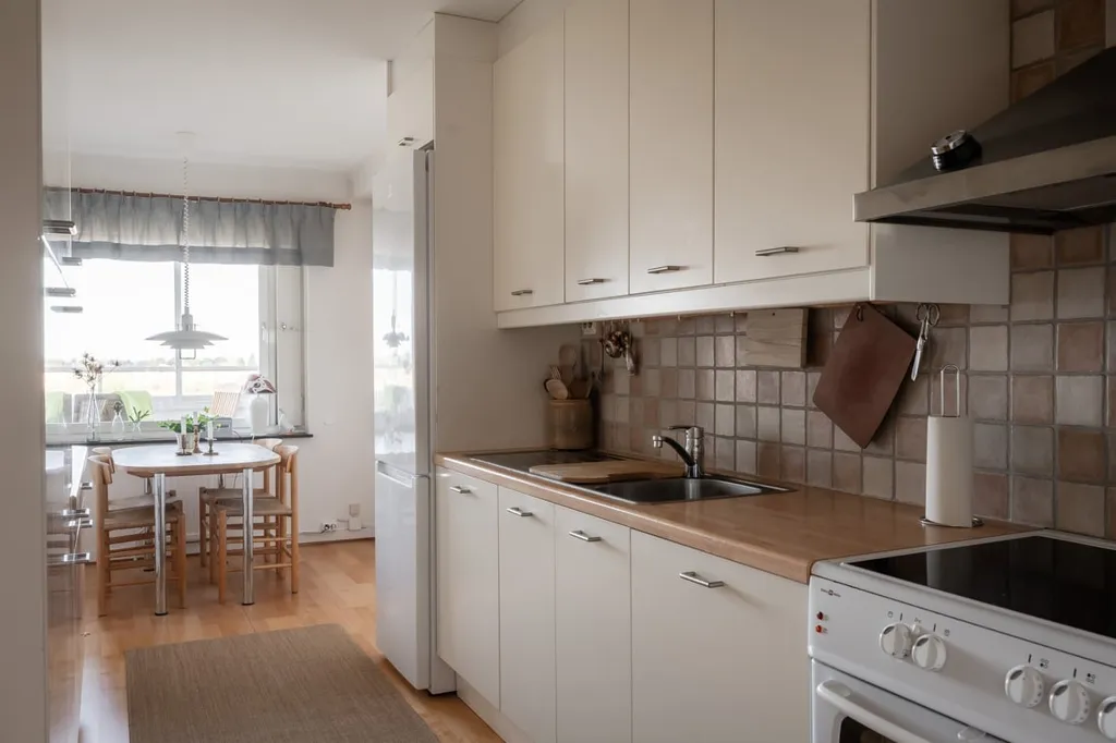 Cucina - Three-Room Apartment with Glass Balcony in Malmö