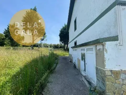 Aed - Chalet with Extensive Land in Getxo