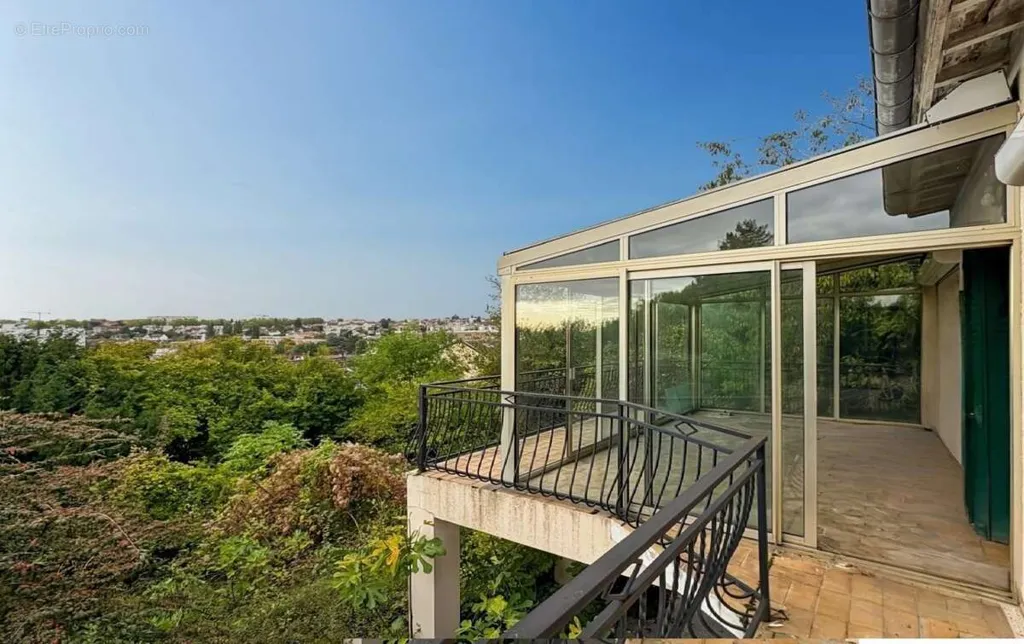 balcony