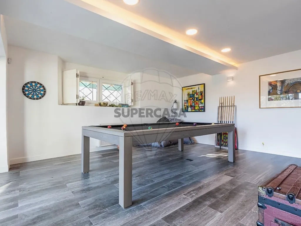 Toad - Luxury Villa with 1950s Charm in Lisbon