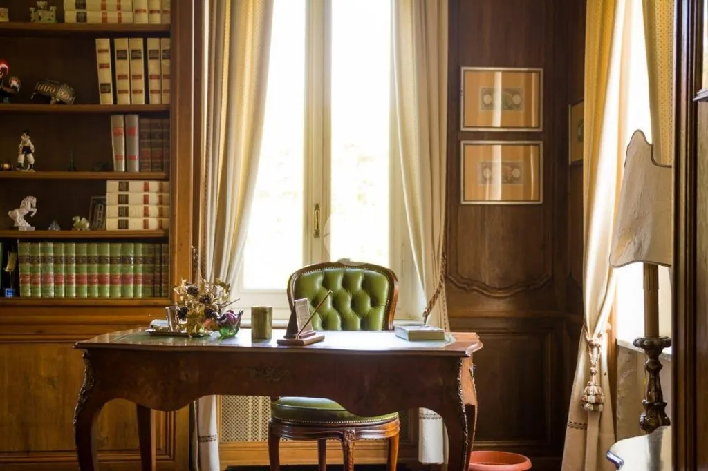 Office - Historic Villa with Garden and Pool in Pianezza