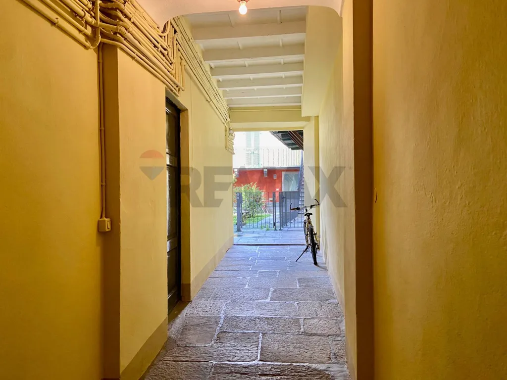 Esik - Historic Apartment with Lake View in Cannobio