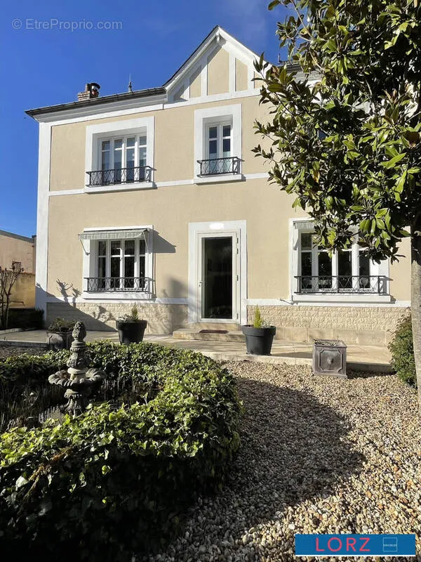 Extérieur - Maison Familiale avec Piscine à Bourges
