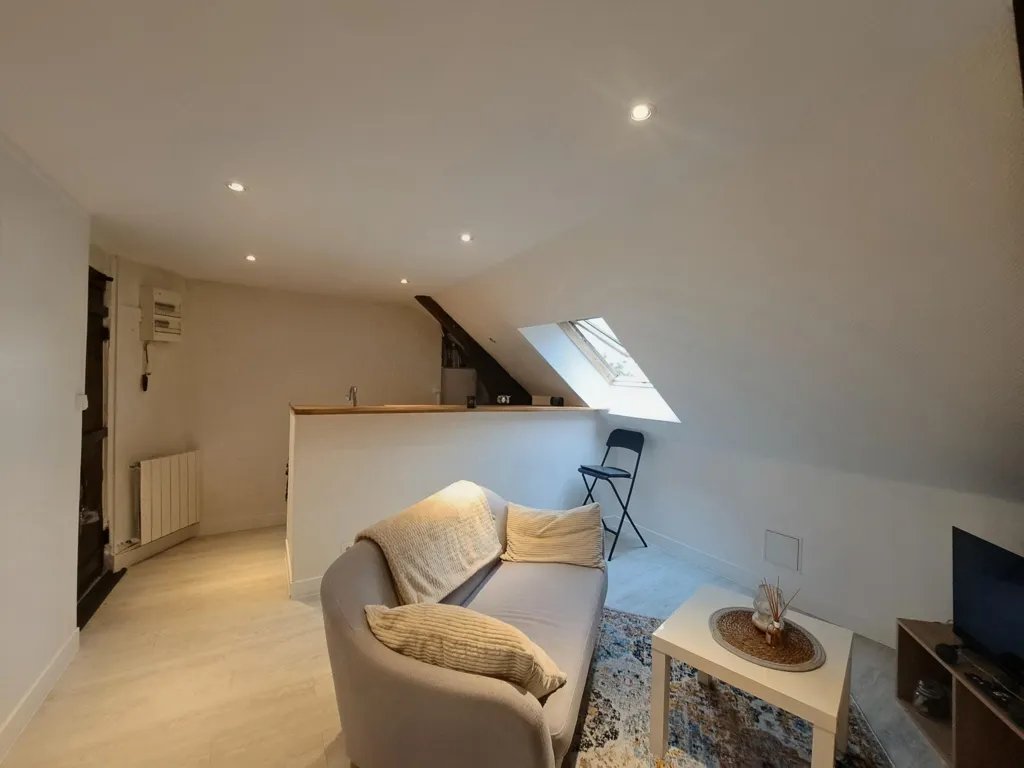 Rooms - One-Bedroom Apartment in Senlis Centre