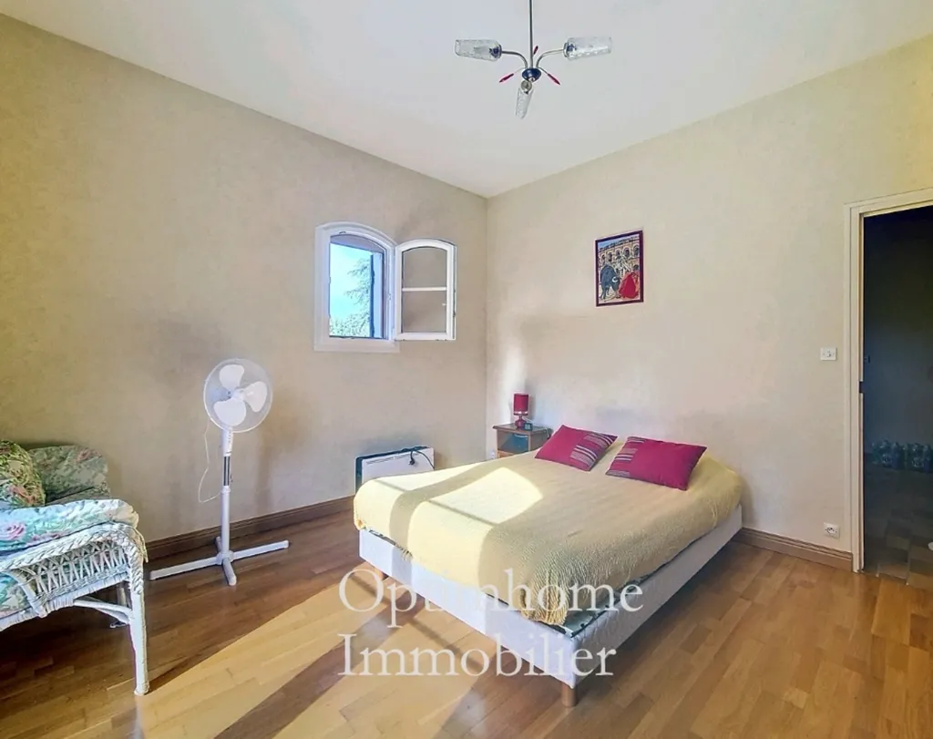 Chambres - Maison de 6 Pièces avec Accès Rivière à Trémons