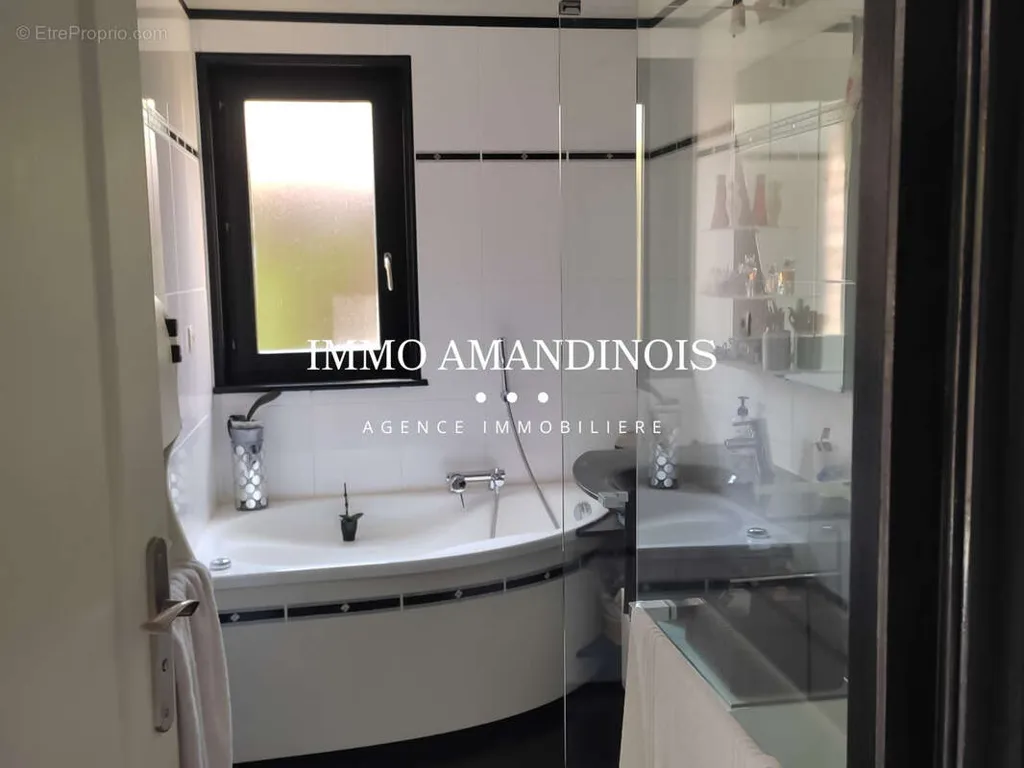 Salles de bain - Maison individuelle avec jardin et terrasse au calme