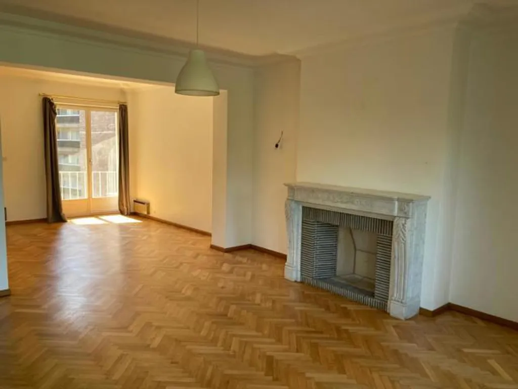 Soggiorno - Spacious Apartment with Terrace in Charleroi