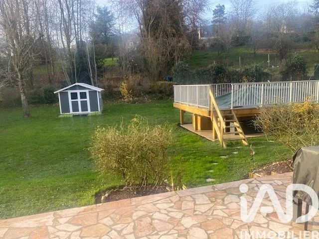 Jardin - Maison de Plain Pied avec Piscine à Attichy