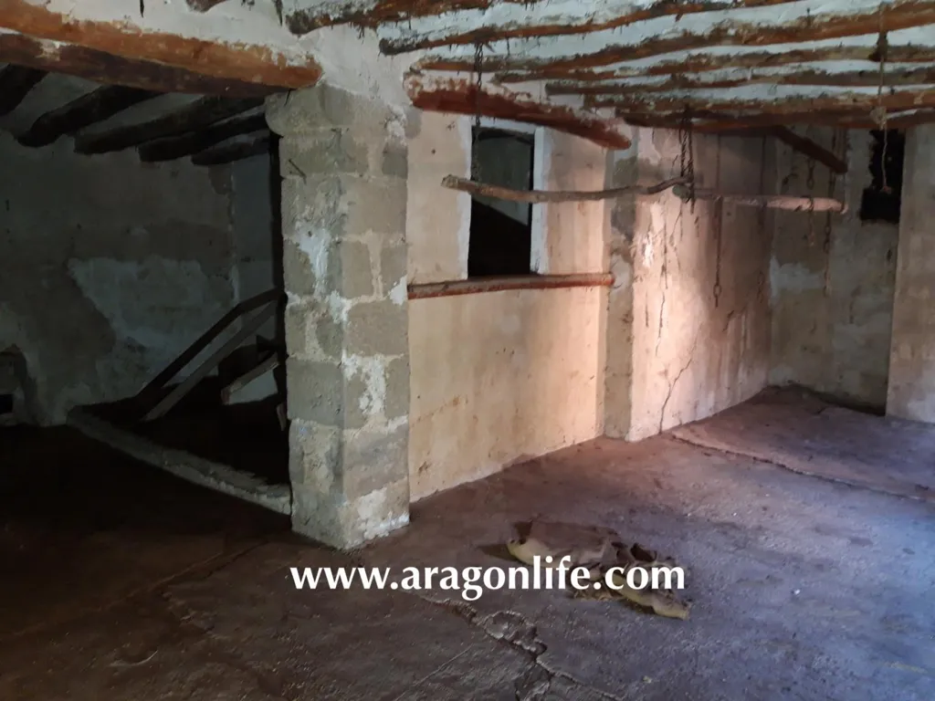 Toad - Historic House in Maella with River View