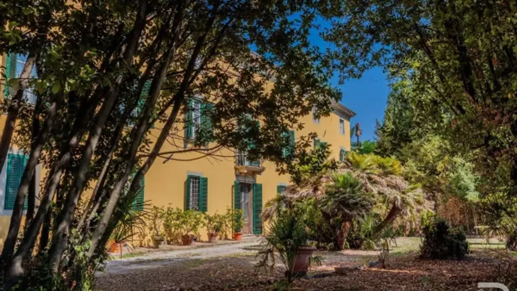 Aed - Historic Villa with Garden in Lucca