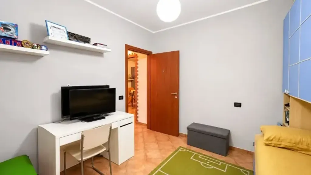 Bedrooms - Rustic Trilocale with Balcony in Valenzani, Asti